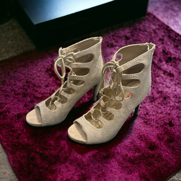 BONGO Champagne Rhinestone Lace Up Zipback Dress Heels Shooties 8 - Picture 4 of 8